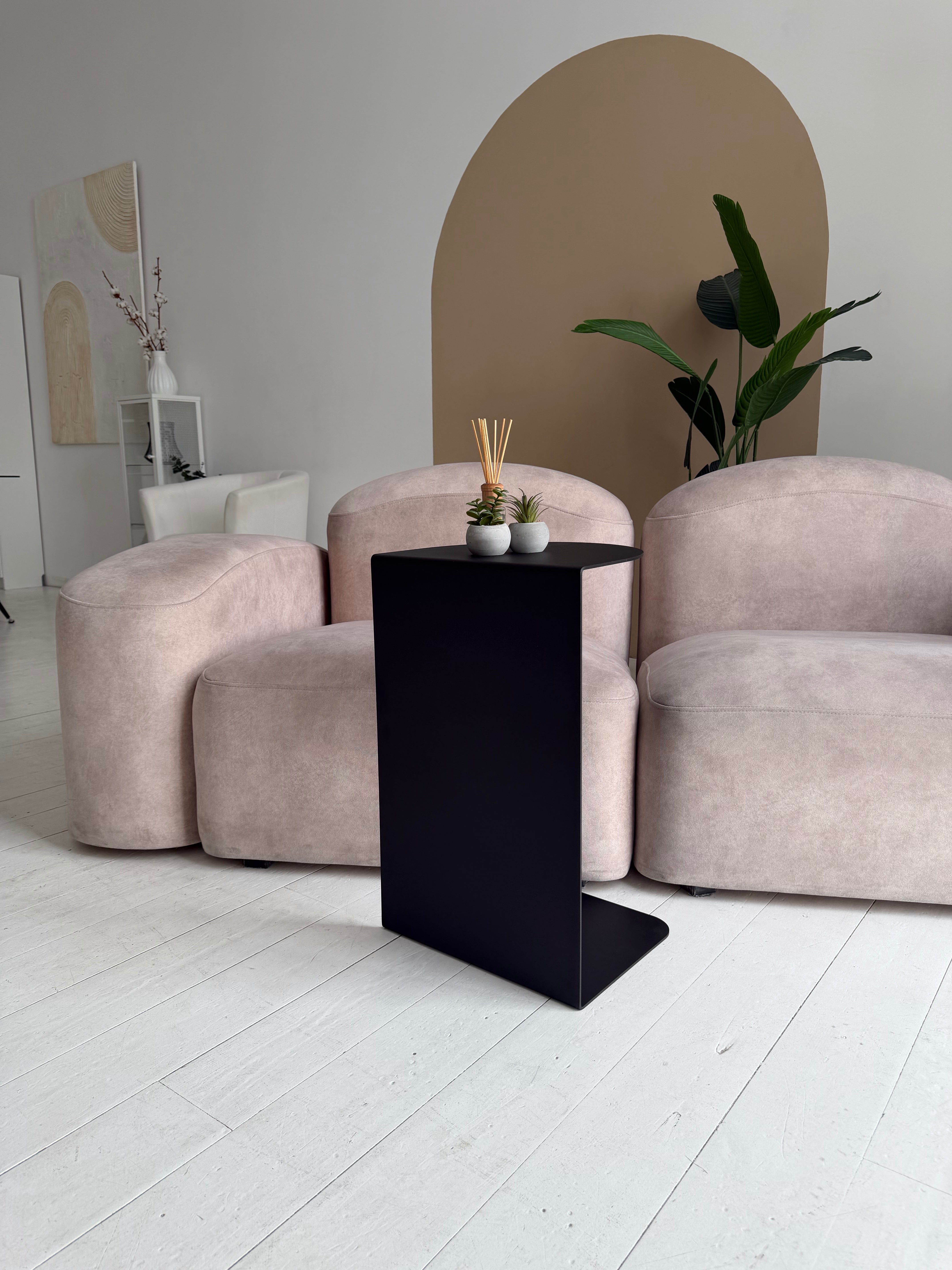 Tavolino da caffè minimalista in metallo