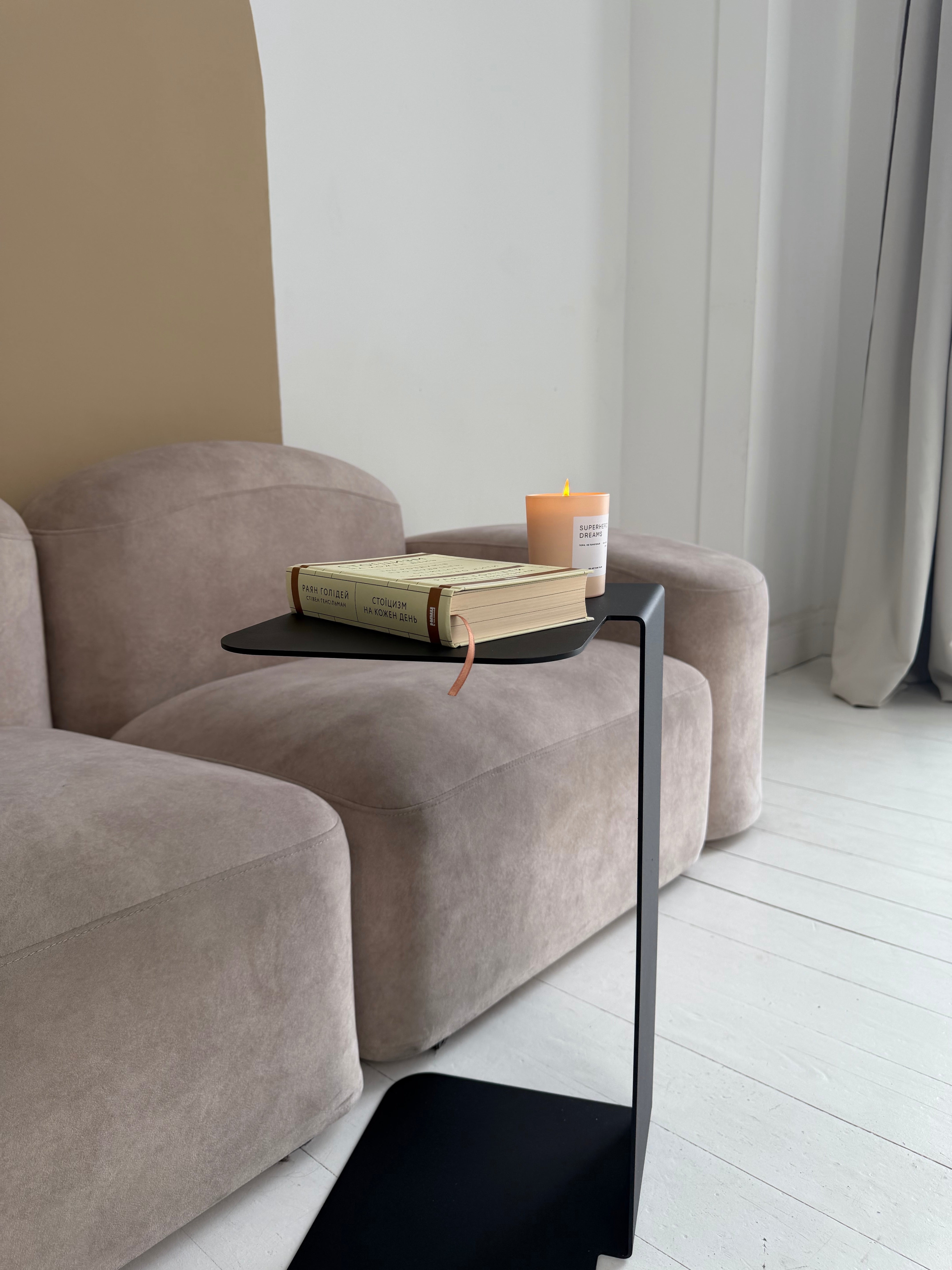 Tavolino laterale in metallo moderno e minimalista, tavolino da caffè