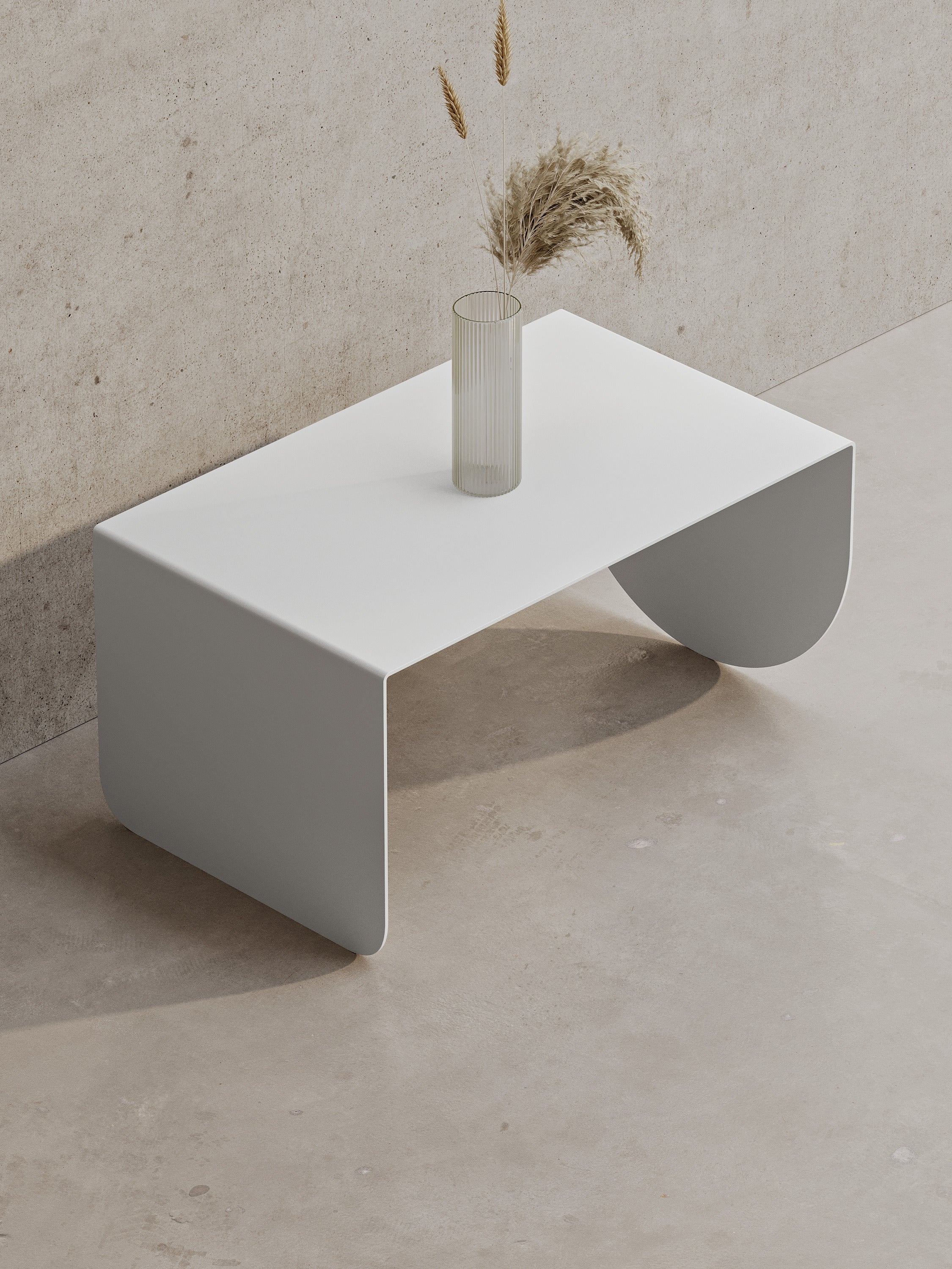 Tavolino da caffè minimalista in metallo