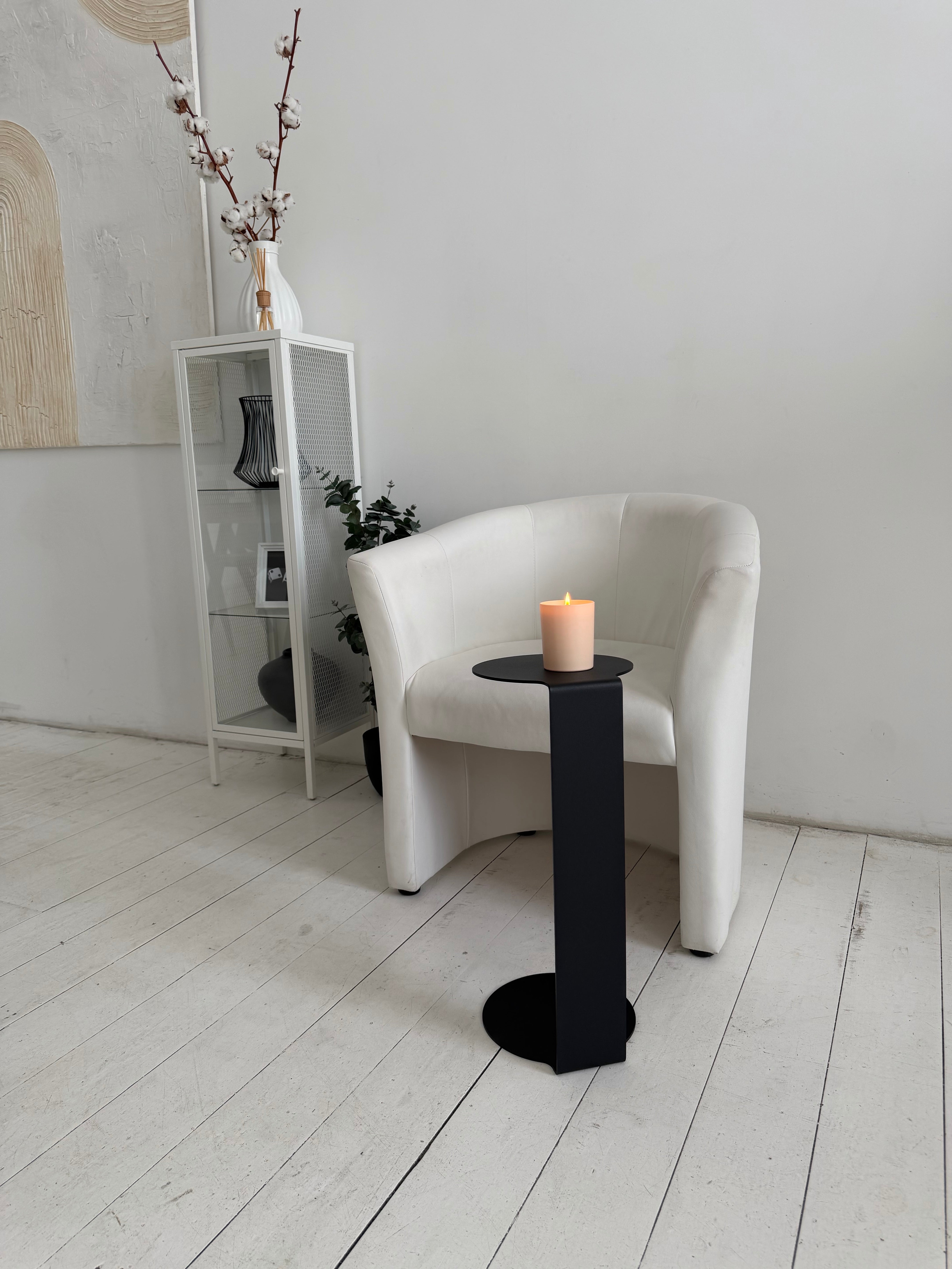 Tavolino rotondo in metallo – Acciaio verniciato a polvere minimalista, nero o bianco