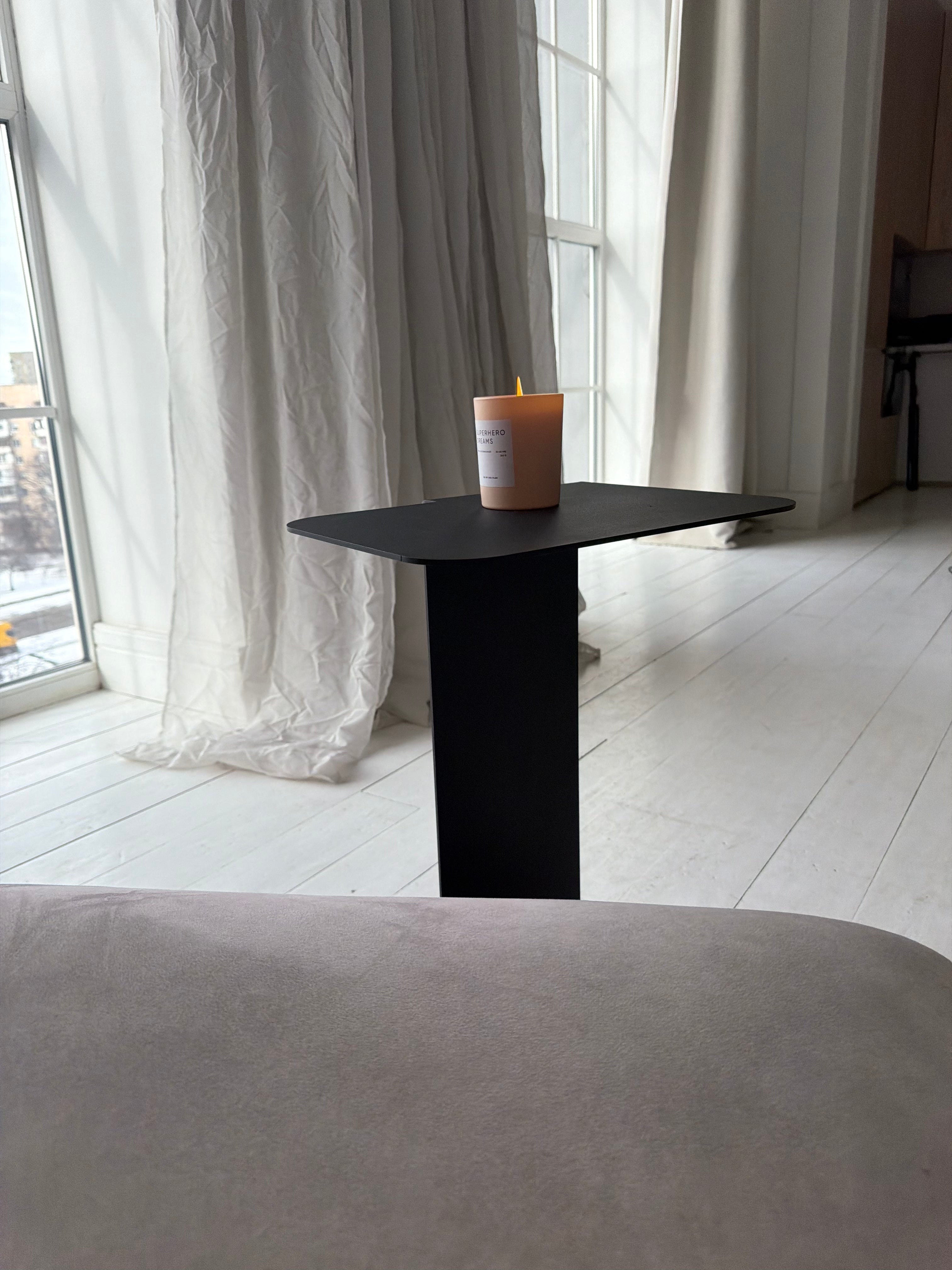 Tavolino laterale in metallo moderno e minimalista, tavolino da caffè