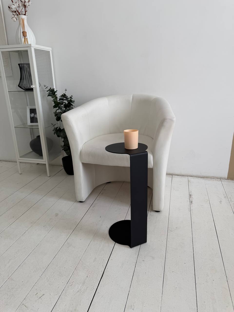 Tavolino rotondo in metallo – Acciaio verniciato a polvere minimalista, nero o bianco